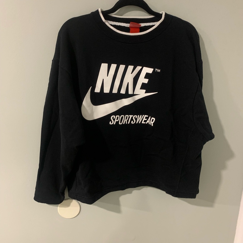 Nike crewneck slightly cropped
